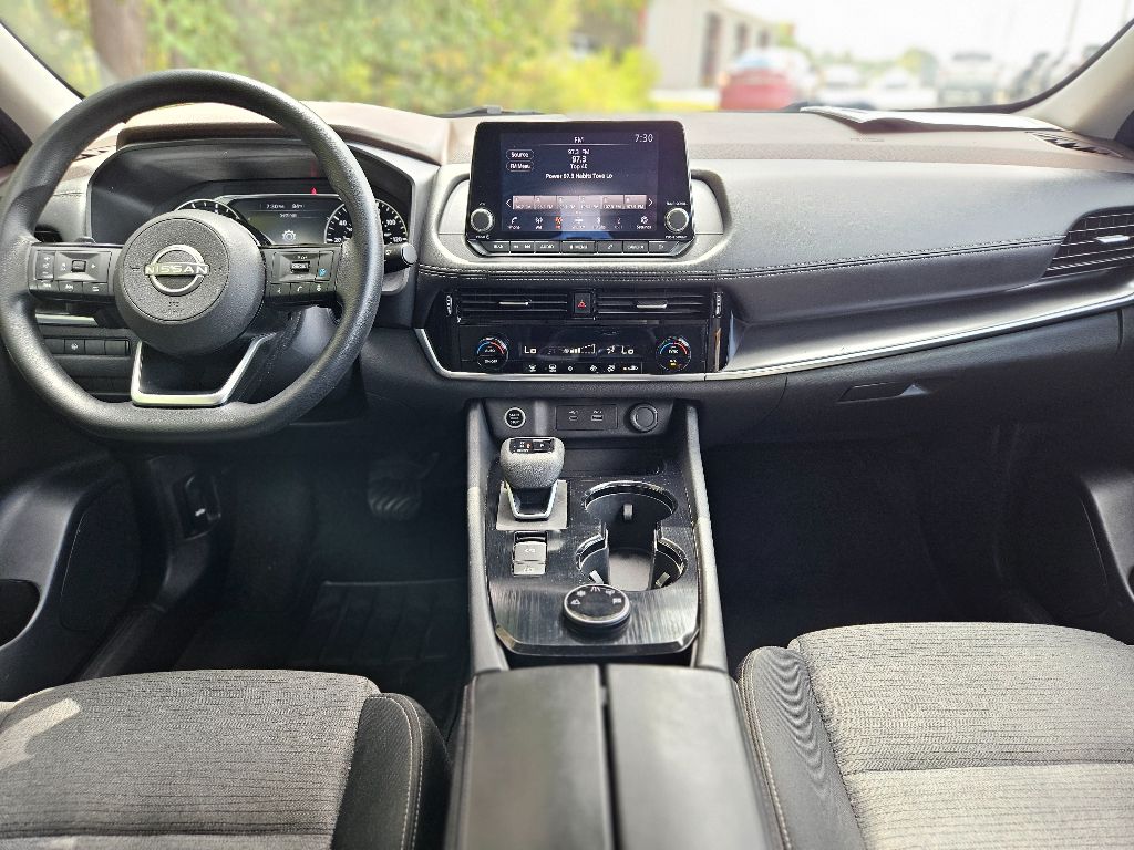 2022 Nissan Rogue SV photo 15
