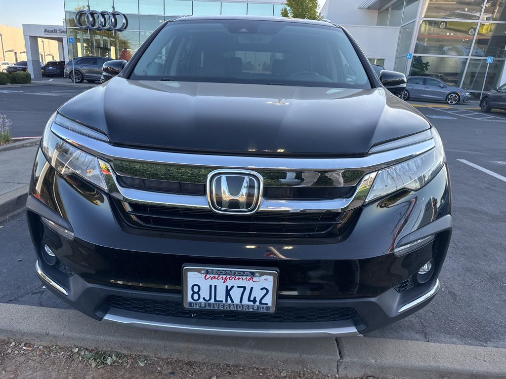2019 Honda Pilot Touring photo 2