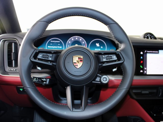 2025 Porsche Cayenne photo 16