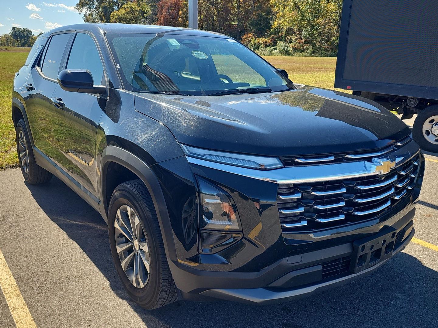 2025 Chevrolet Equinox LT photo 2