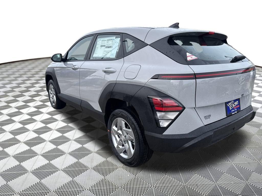 2026 Hyundai Kona SE photo 3