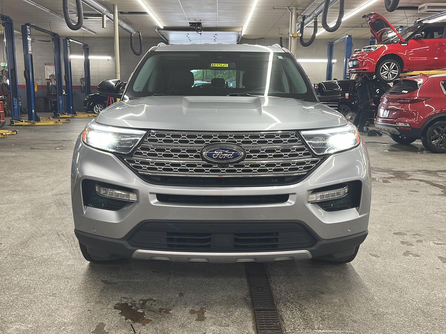 2023 Ford Explorer Limited photo 2