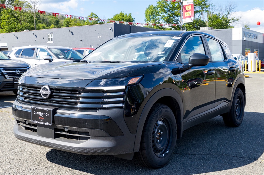 2025 Nissan Kicks S AWD's photo