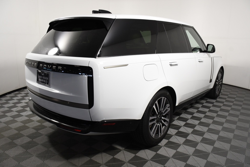 2025 Land Rover Range Rover SE photo 6
