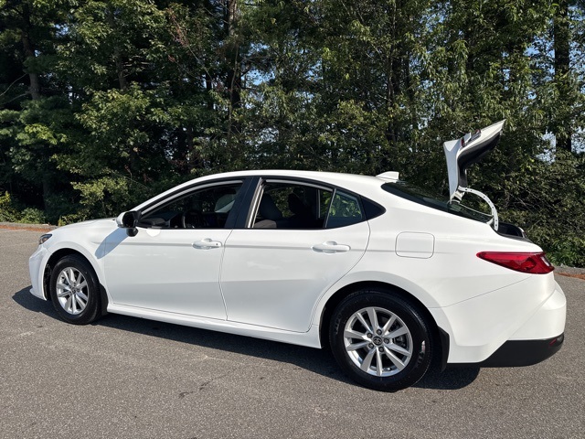 2025 Toyota Camry LE photo 9