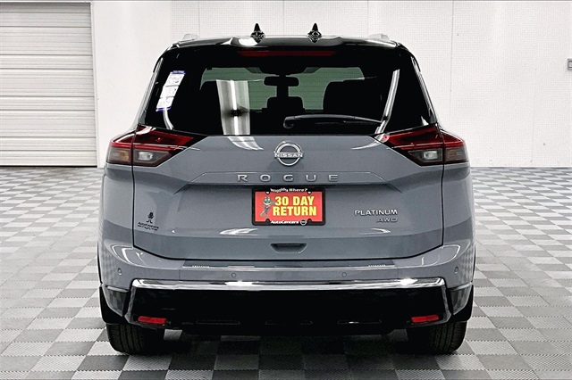 2025 Nissan Rogue Platinum photo 3