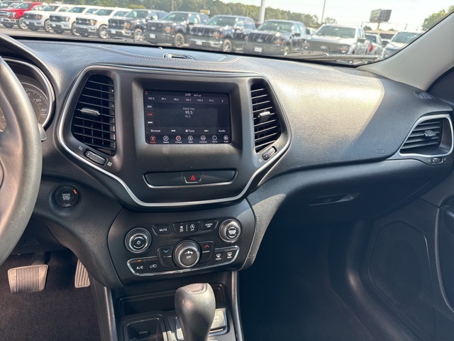 2019 Jeep Cherokee Latitude photo 19