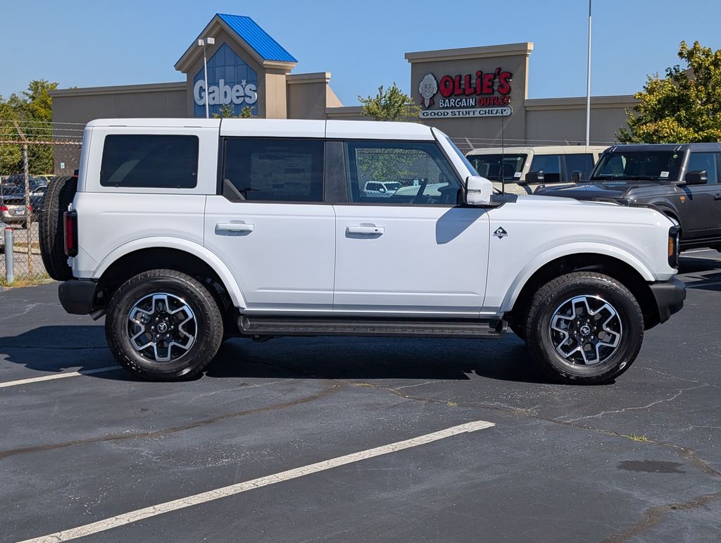 2025 Ford Bronco Outer Banks photo 3