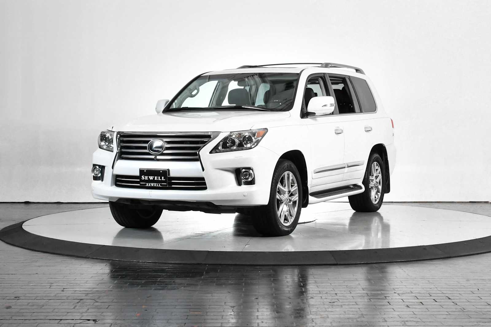 2015 Lexus LX 570's photo