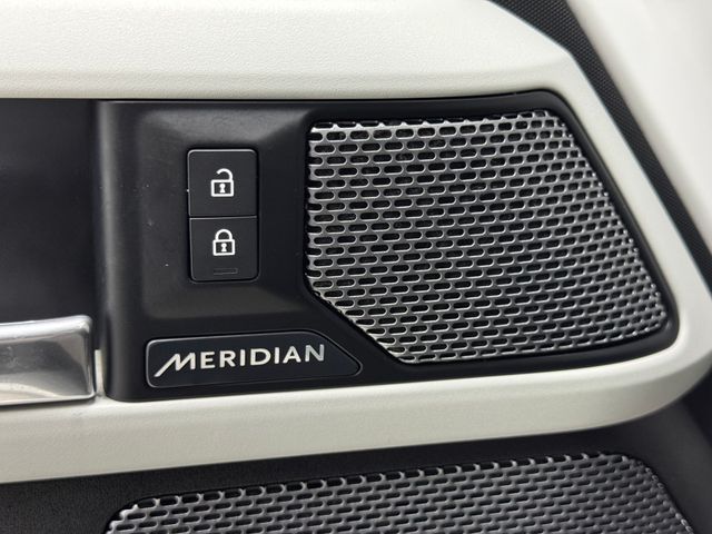 2020 Land Rover Defender 110 SE photo 32