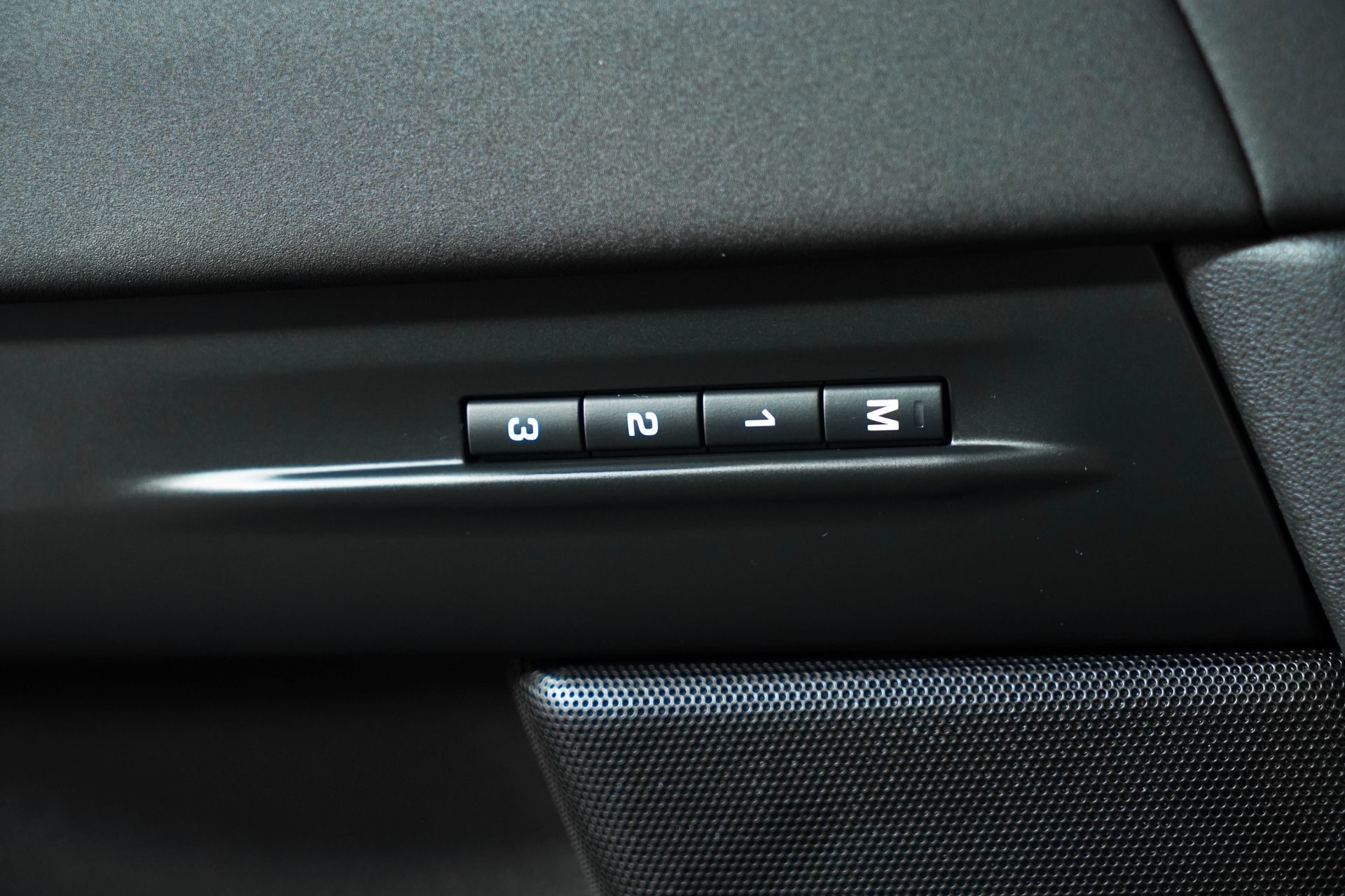 2025 Land Rover Range Rover Evoque S photo 19