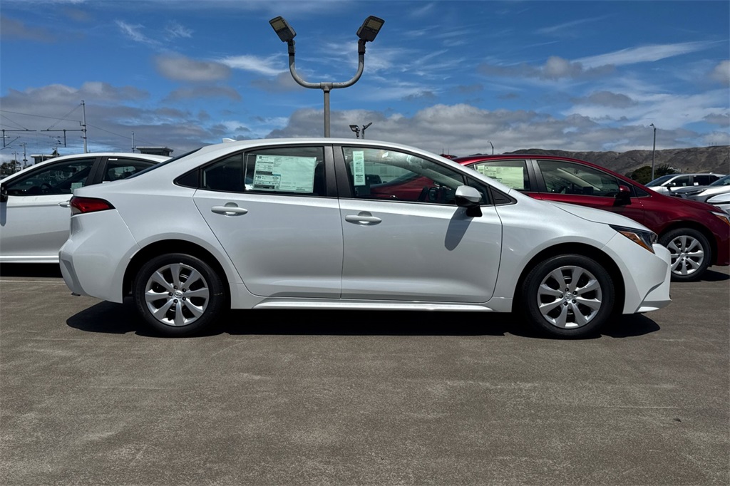 2025 Toyota Corolla LE photo 4