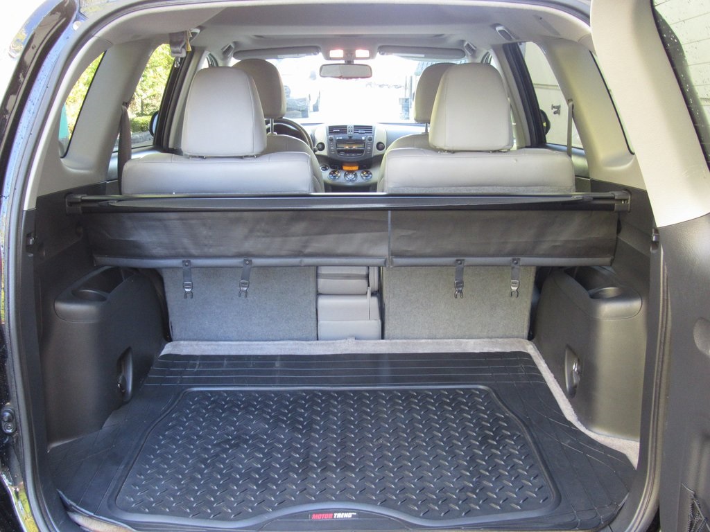 2011 Toyota RAV4 LE photo 21