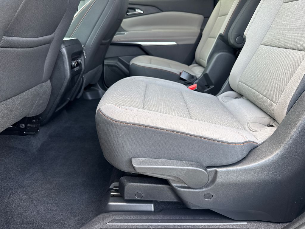 2025 Chevrolet Traverse photo 21