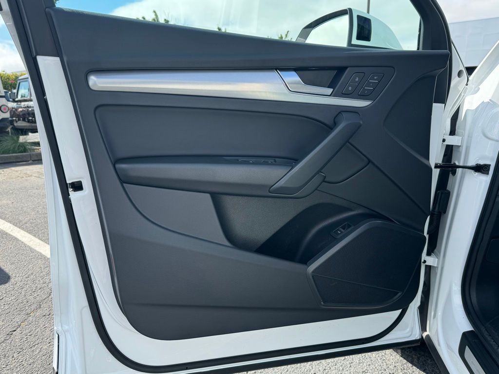2025 Audi Q5 S line Premium photo 16