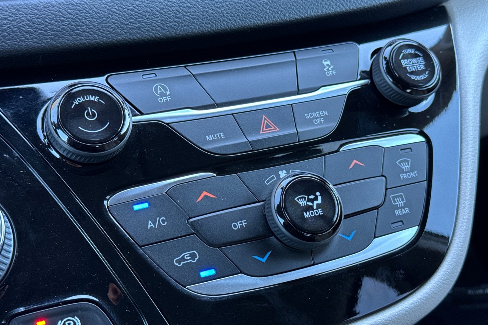 2021 Chrysler Voyager LXi photo 21