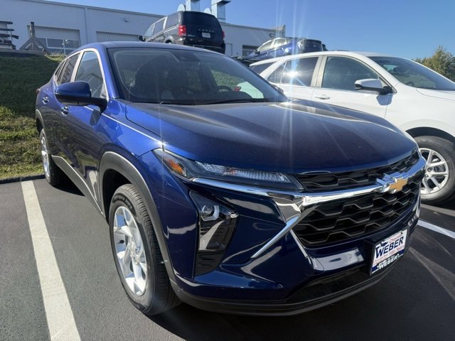 2024 Chevrolet Trax LS photo 2