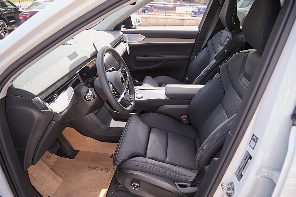 2025 VOLVO EX90 - Image 16