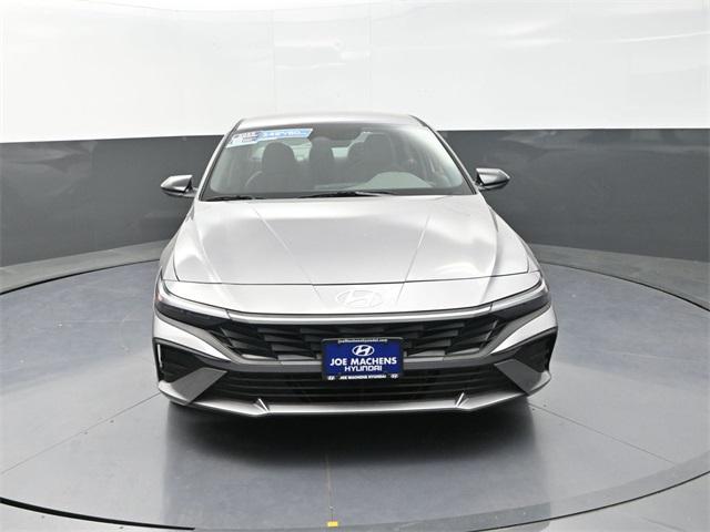 2025 Hyundai Elantra Hybrid SEL Sport photo 3