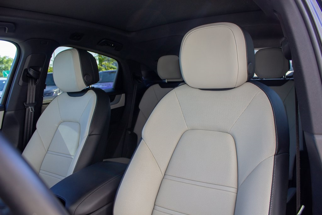 2024 Porsche Cayenne Coupe Base photo 12