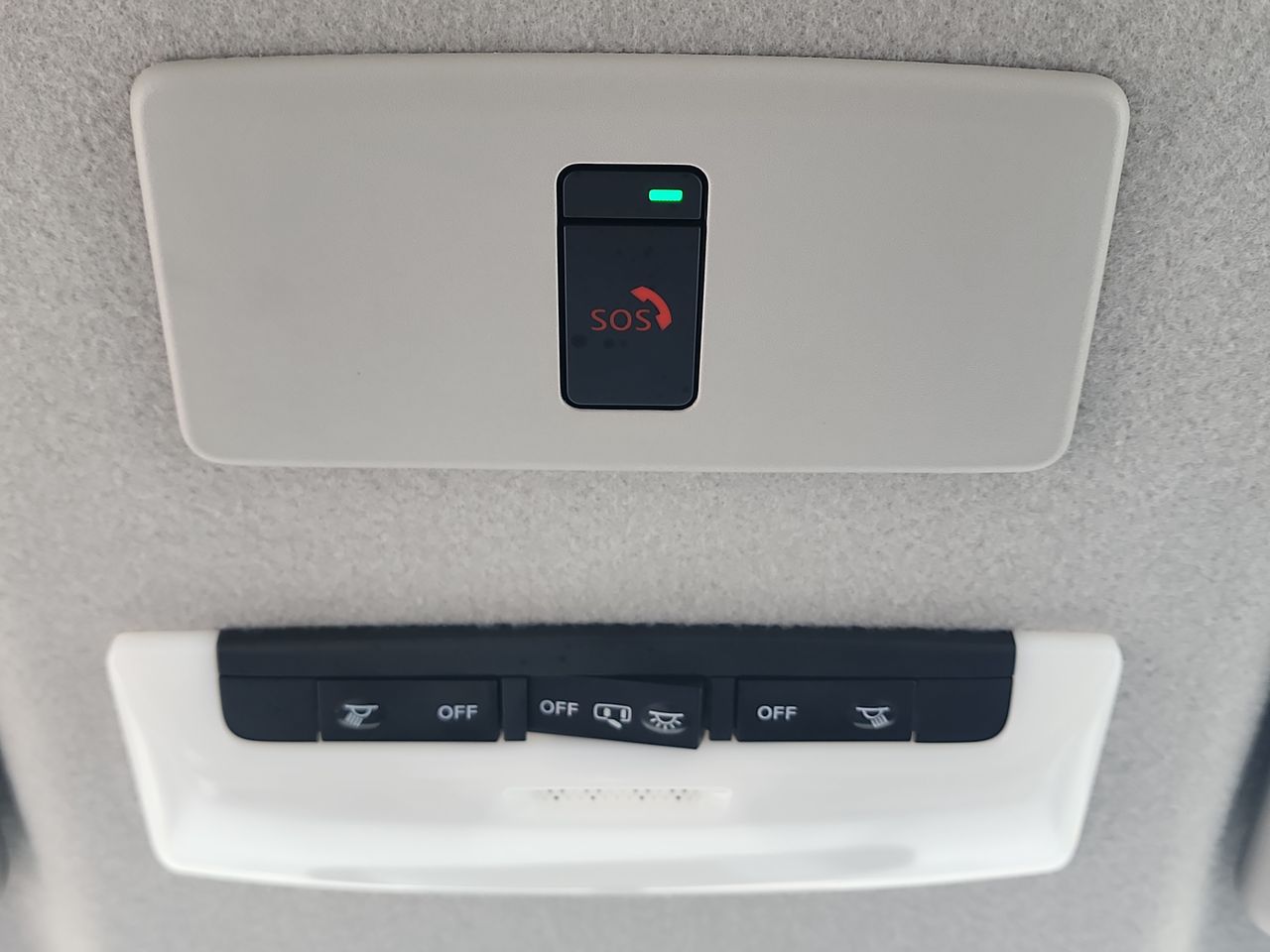 2024 Nissan Kicks SR photo 25
