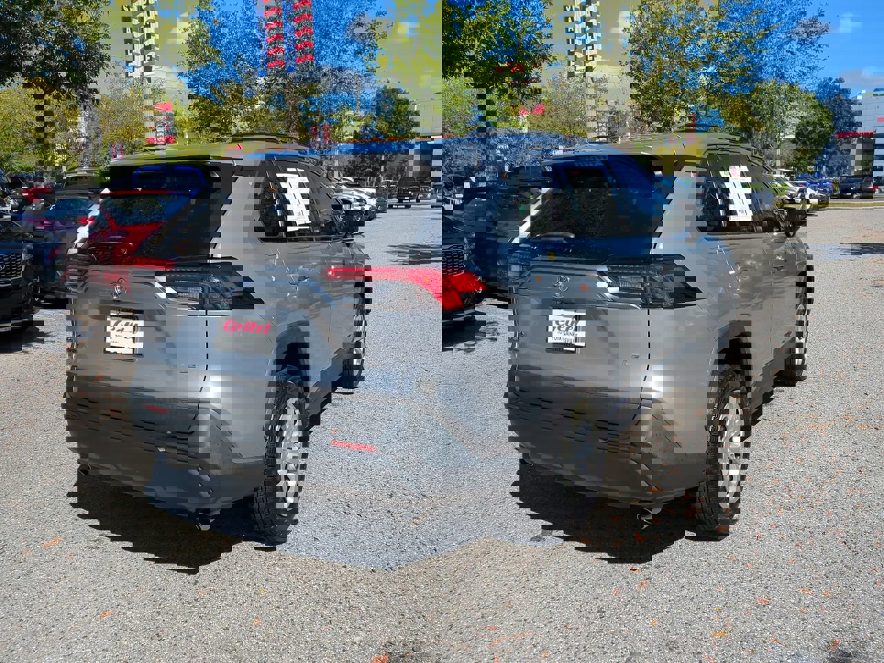 2021 Toyota RAV4 LE photo 4