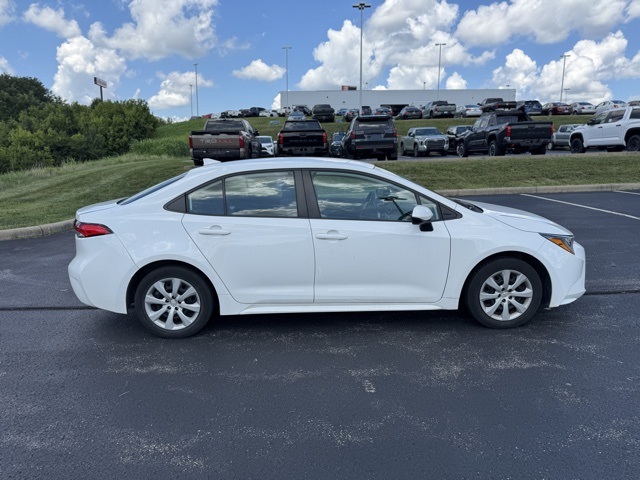 Used 2022 Toyota Corolla LE with VIN 5YFEPMAE6NP333111 for sale in Northfield, Minnesota