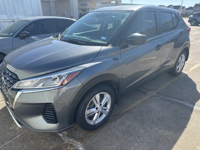 2022 Nissan Kicks S's photo