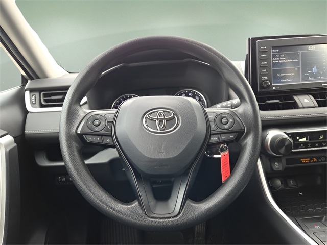 2022 Toyota RAV4 LE photo 11