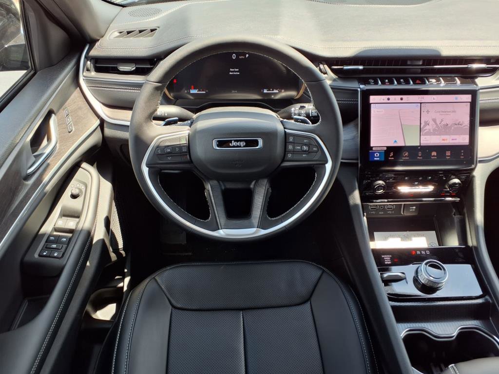 2025 Jeep Grand Cherokee Limited photo 4