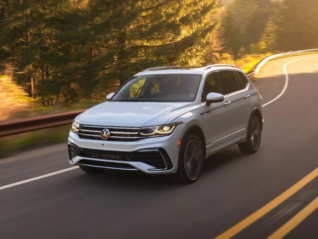 2024 Volkswagen Tiguan SE's photo