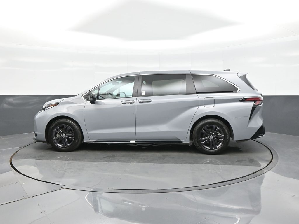 2024 Toyota Sienna XSE photo 3