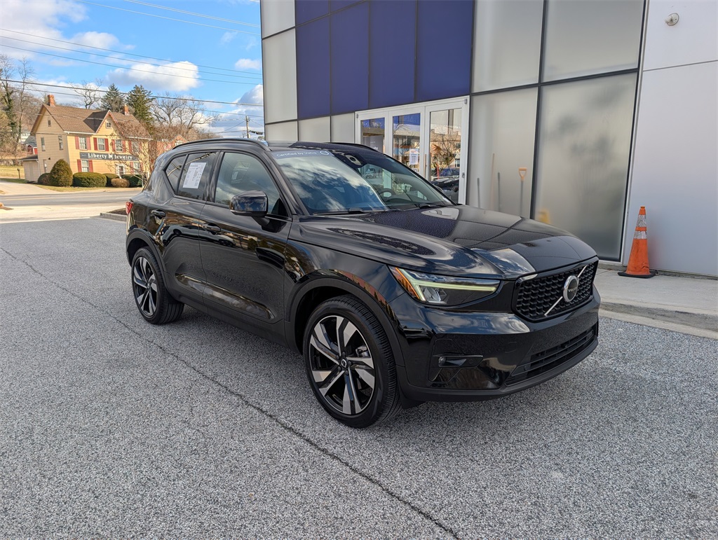 2023 Volvo XC40 Plus's photo