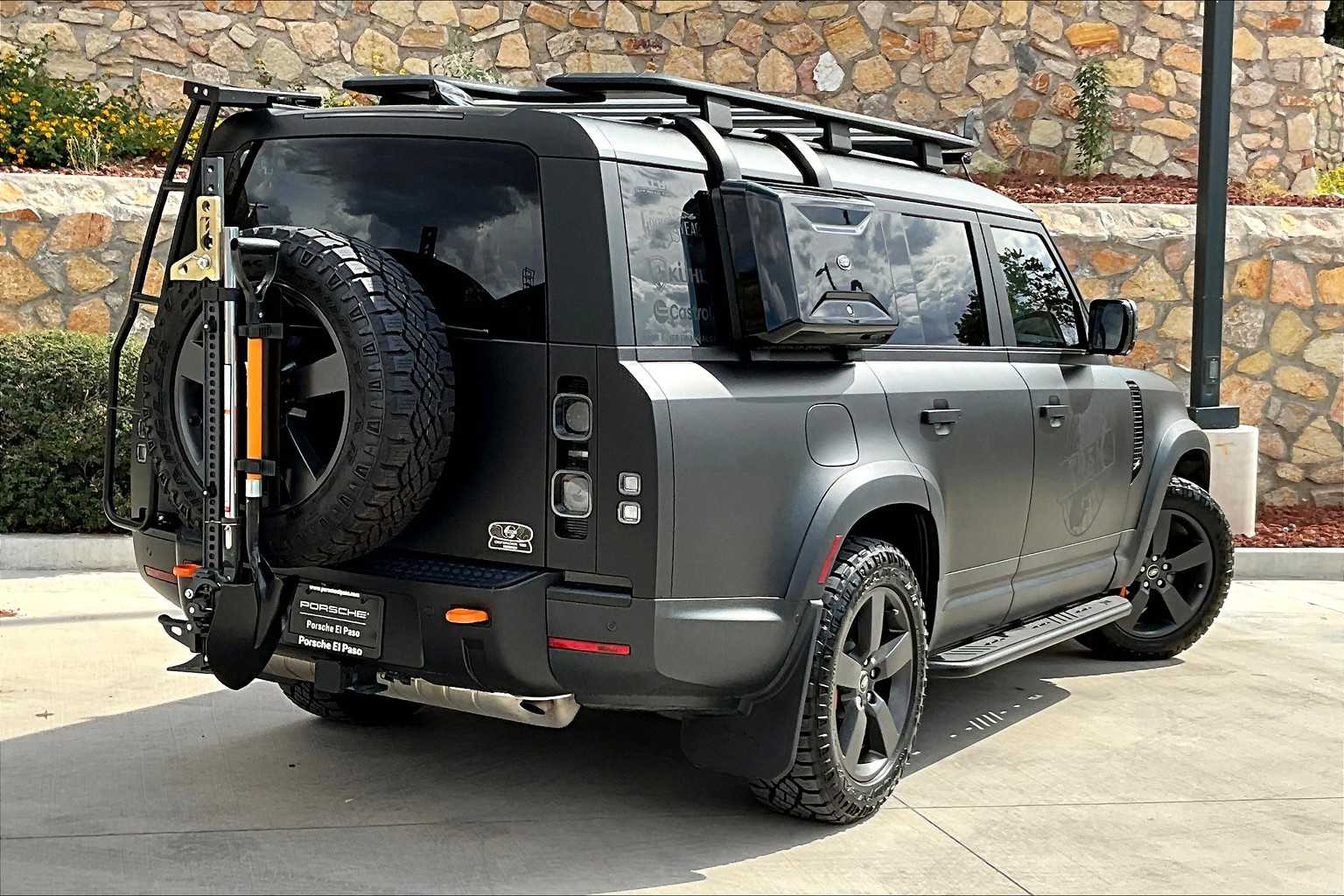 2023 Land Rover Defender SE photo 7