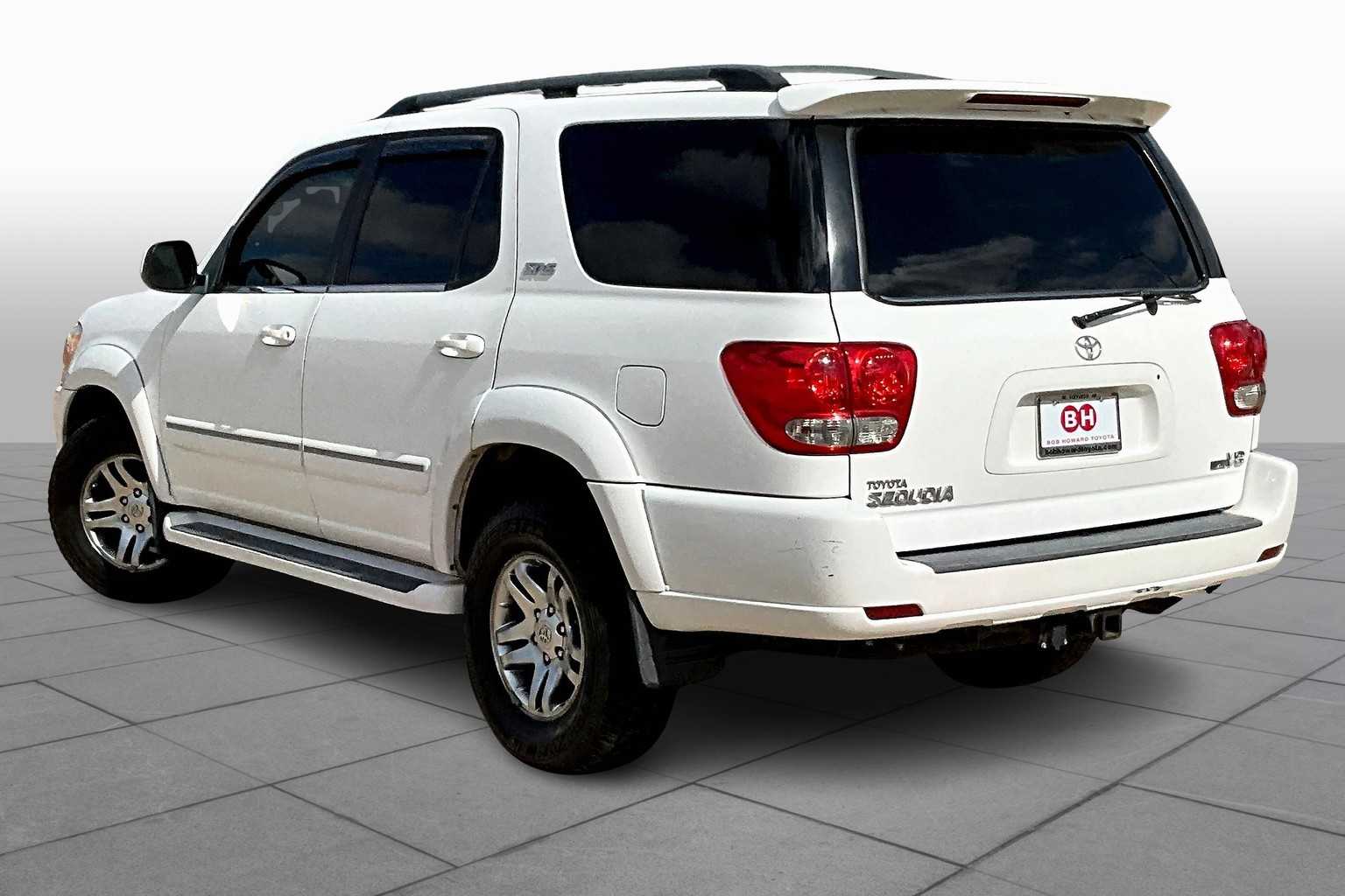 2005 Toyota Sequoia SR5 photo 11