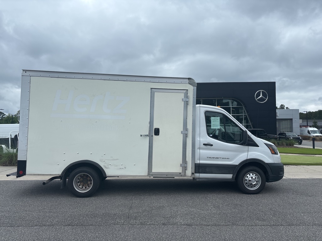 2022 Ford Transit Cutaway photo 2