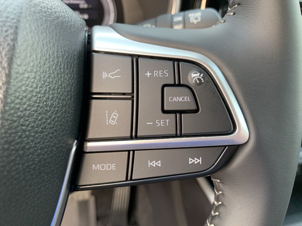2025 Toyota Highlander XSE photo 22