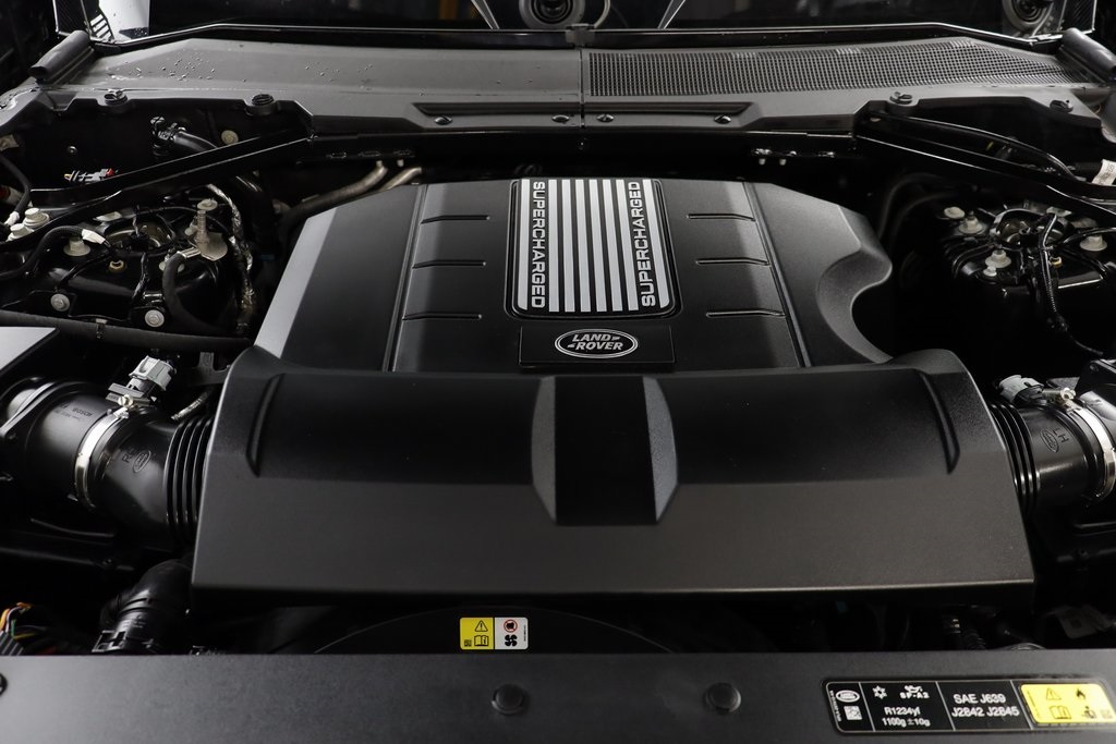 2025 Land Rover Defender 130 V8 photo 23
