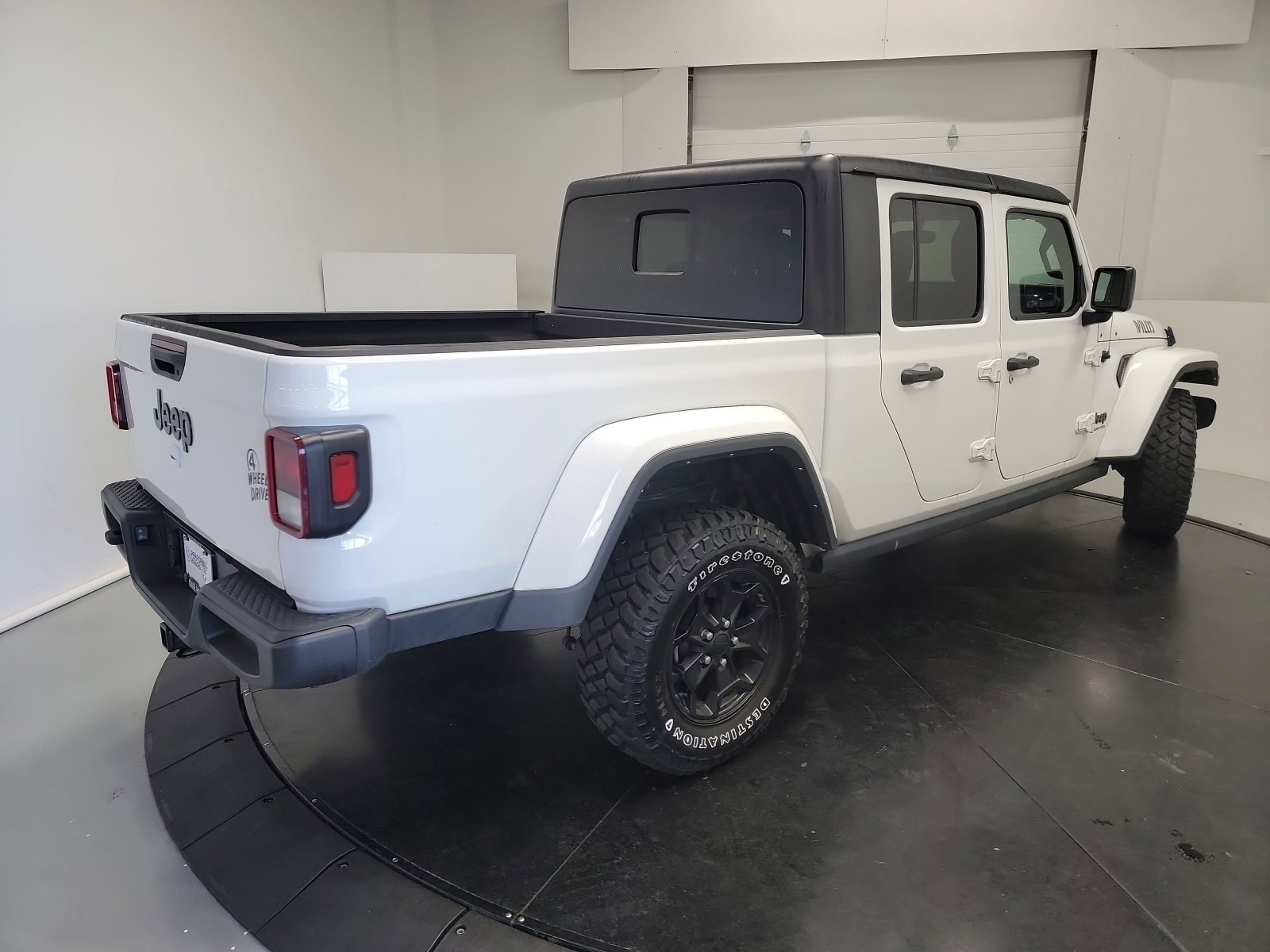 2021 Jeep Gladiator Willys Sport photo 4