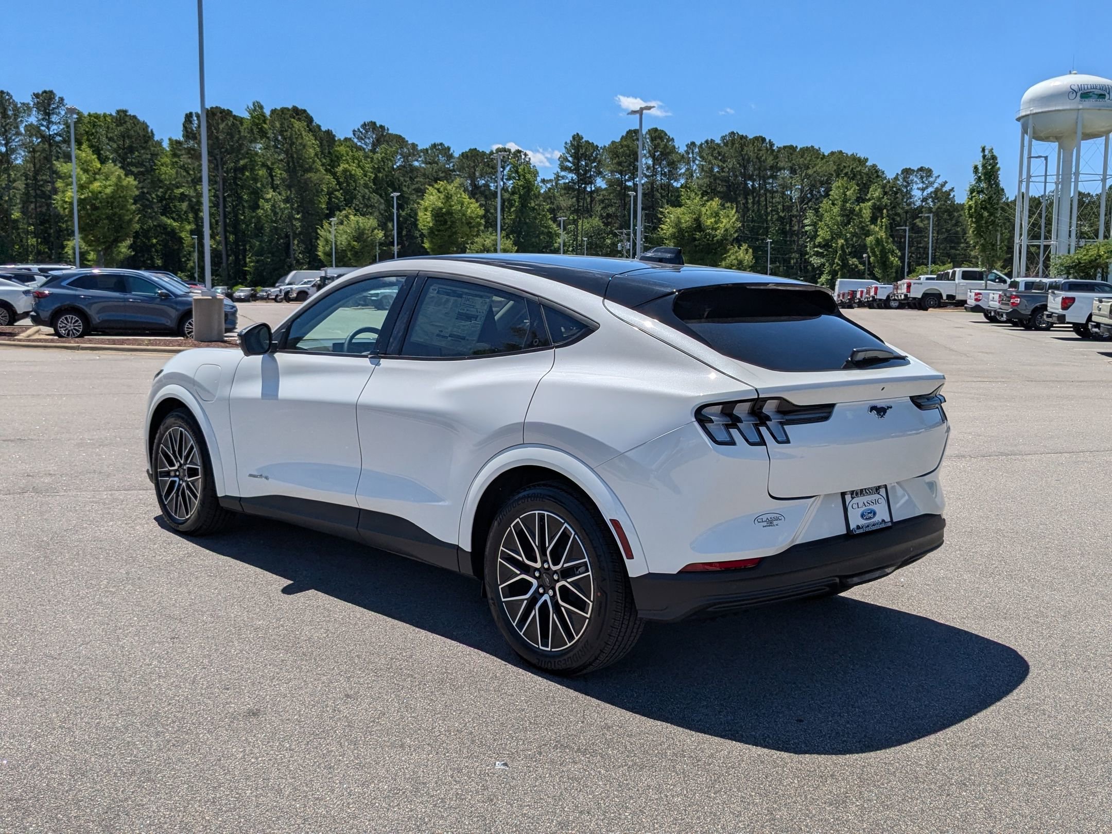 2025 Ford Mustang Mach-E Premium photo 9