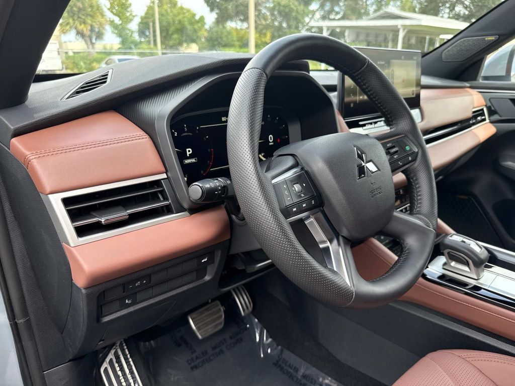 2025 Mitsubishi Outlander SEL photo 20