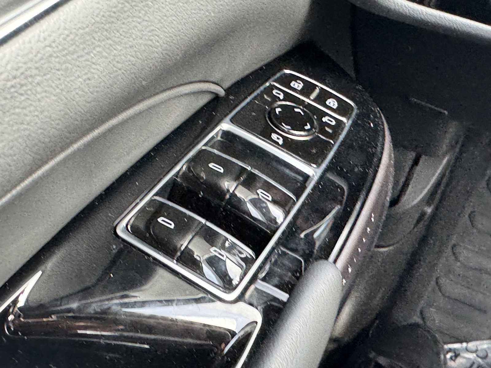 2025 Cadillac Lyriq Luxury photo 25