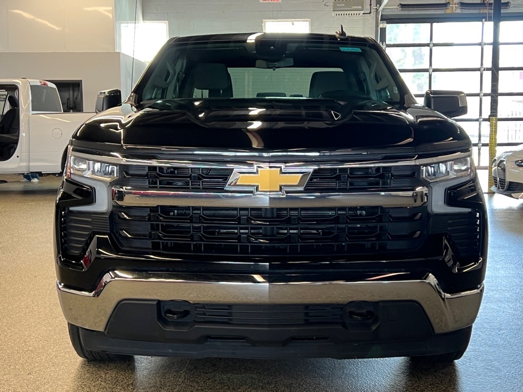 2023 Chevrolet Silverado 1500 LT photo 2