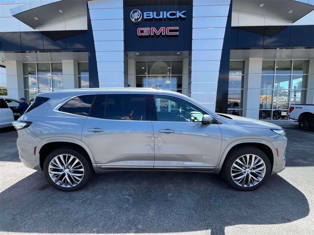 2025 Buick Enclave Avenir photo 2