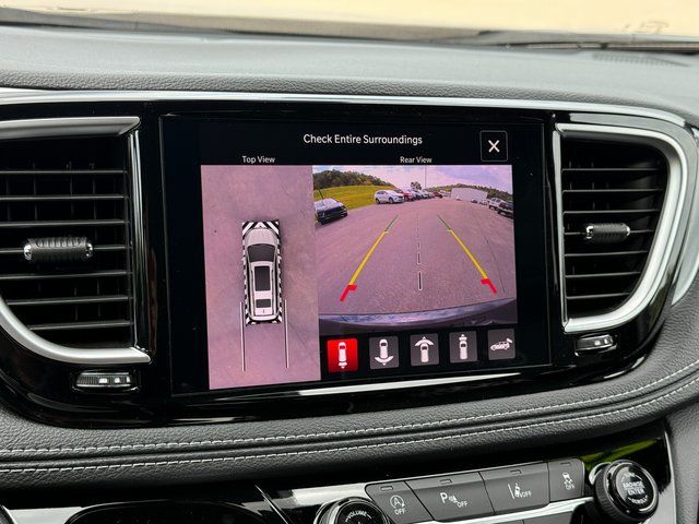 2026 Chrysler Pacifica Limited photo 19