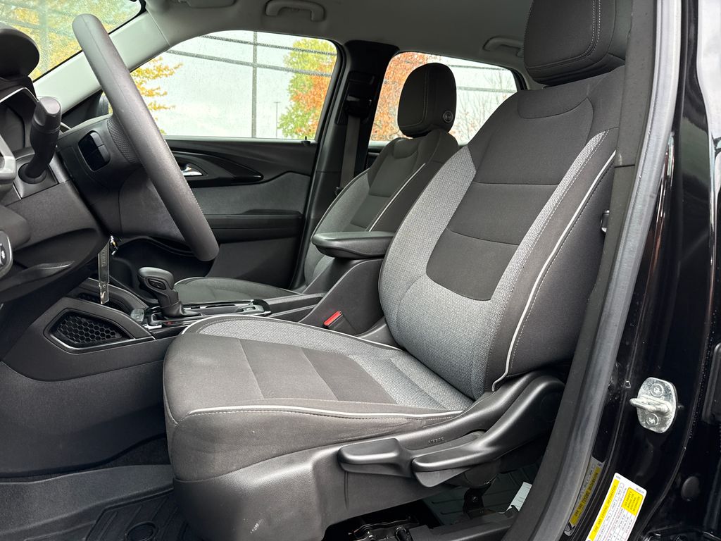 2022 Chevrolet Trailblazer LS photo 3