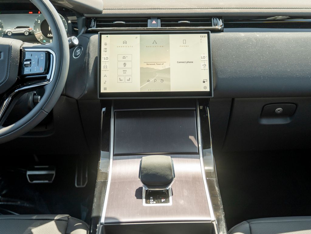 2026 Land Rover Range Rover Velar SE photo 18