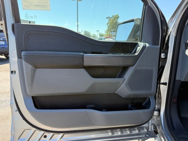 2025 Ford F-150 Lightning XLT photo 13