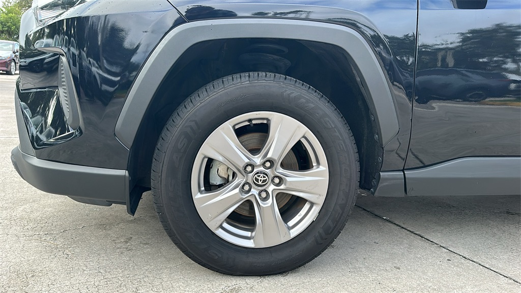 2023 Toyota RAV4 XLE photo 9
