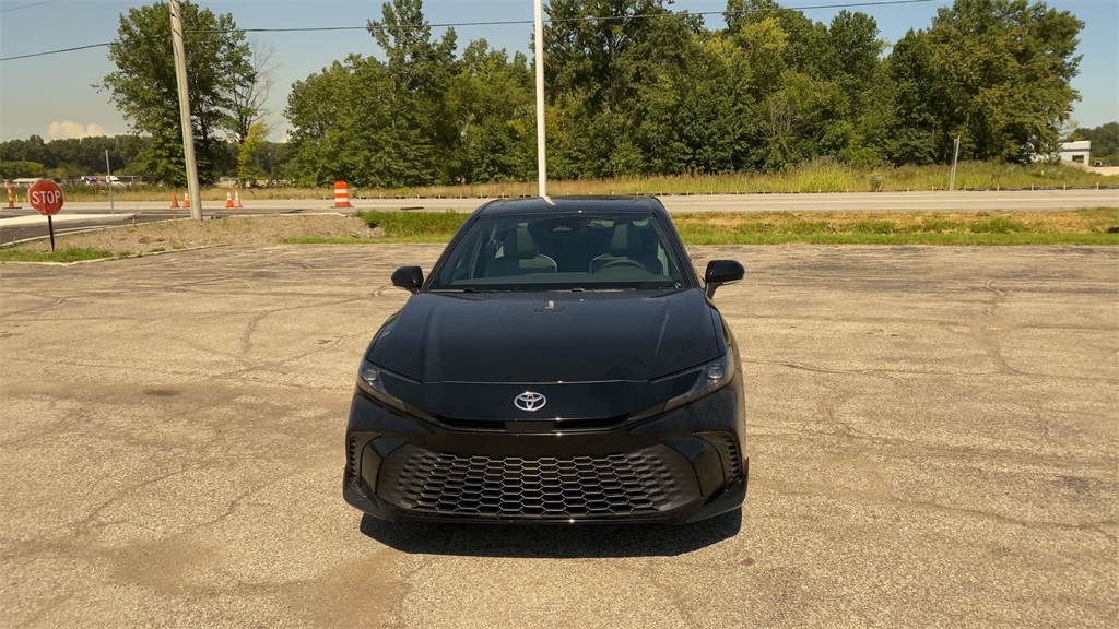 2025 Toyota Camry SE photo 3